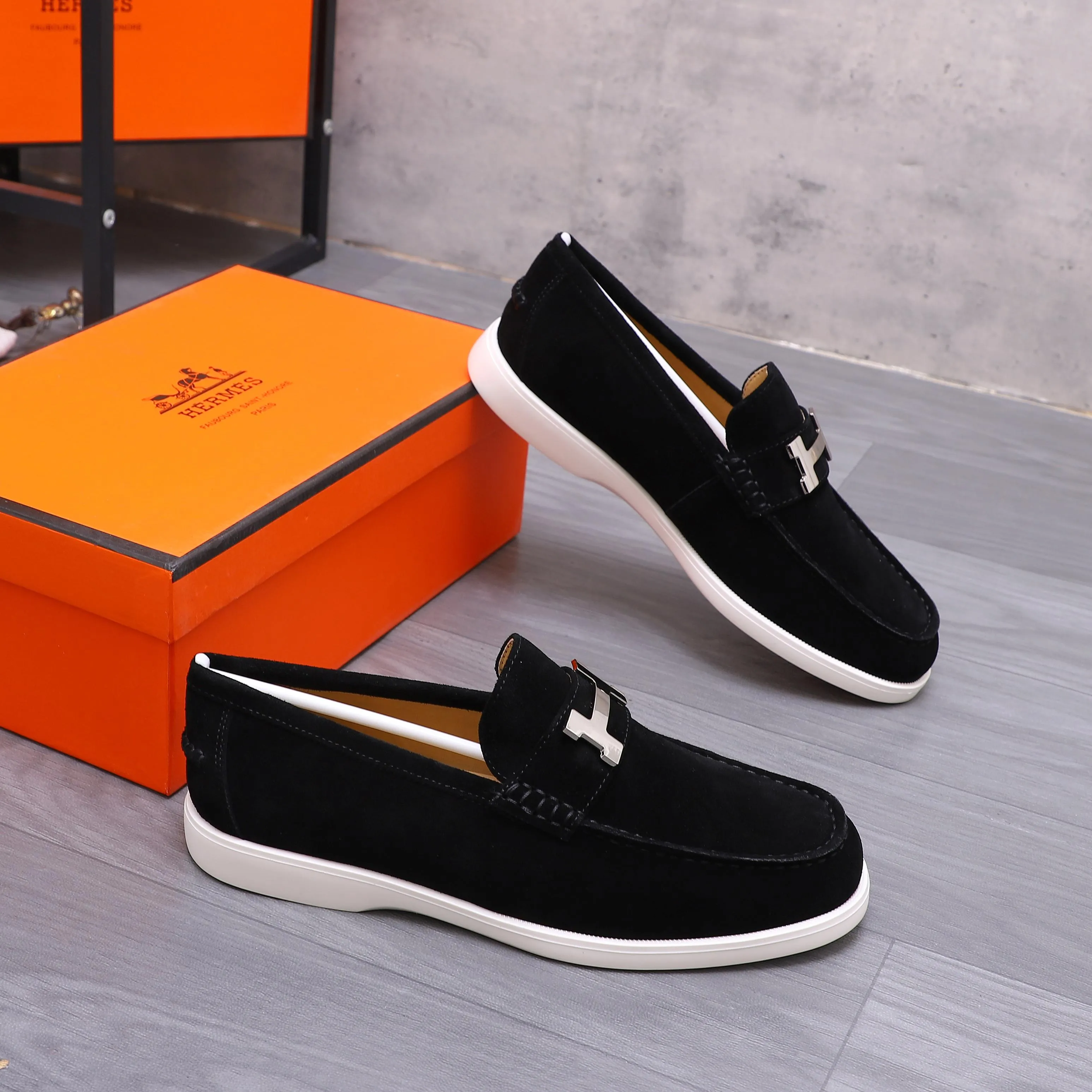 Men's shoes 💰p560 Product trademark: HERMES "Hermès" casual slip-on men's shoes. Regular size: 38-46 (45.46 is custom-made and non-refundable) Product materials: Selected frosted cowhide upper, cowhide lining, original foam rubber ultra-light sole